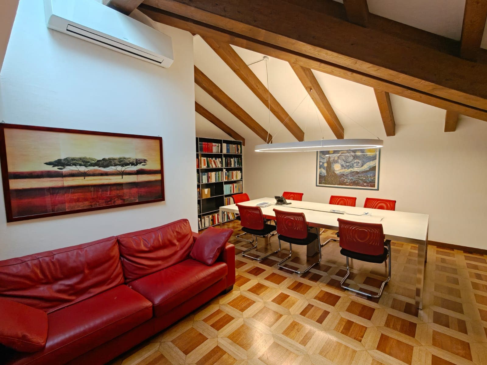 Sala riunioni dello studio